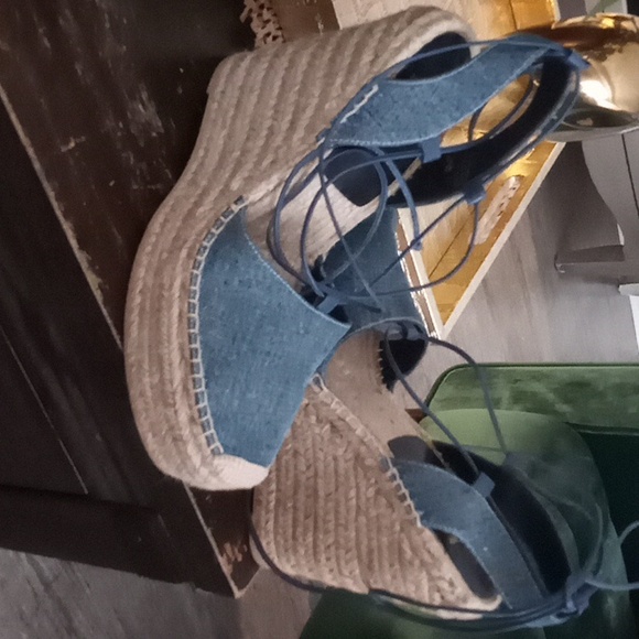 Saint Laurent - Picture 5 of 8